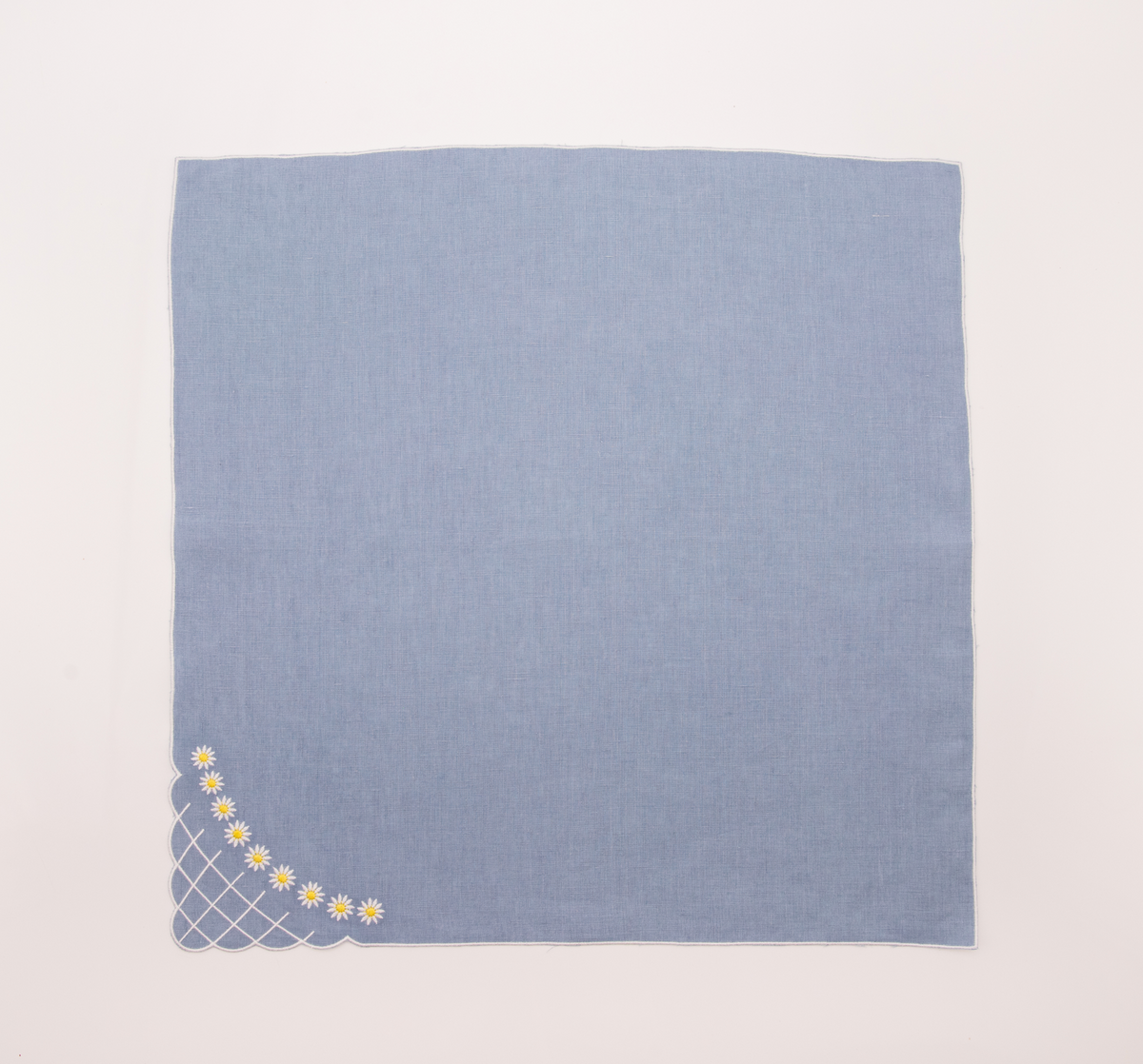 Daisy Dinner Napkin in Blue