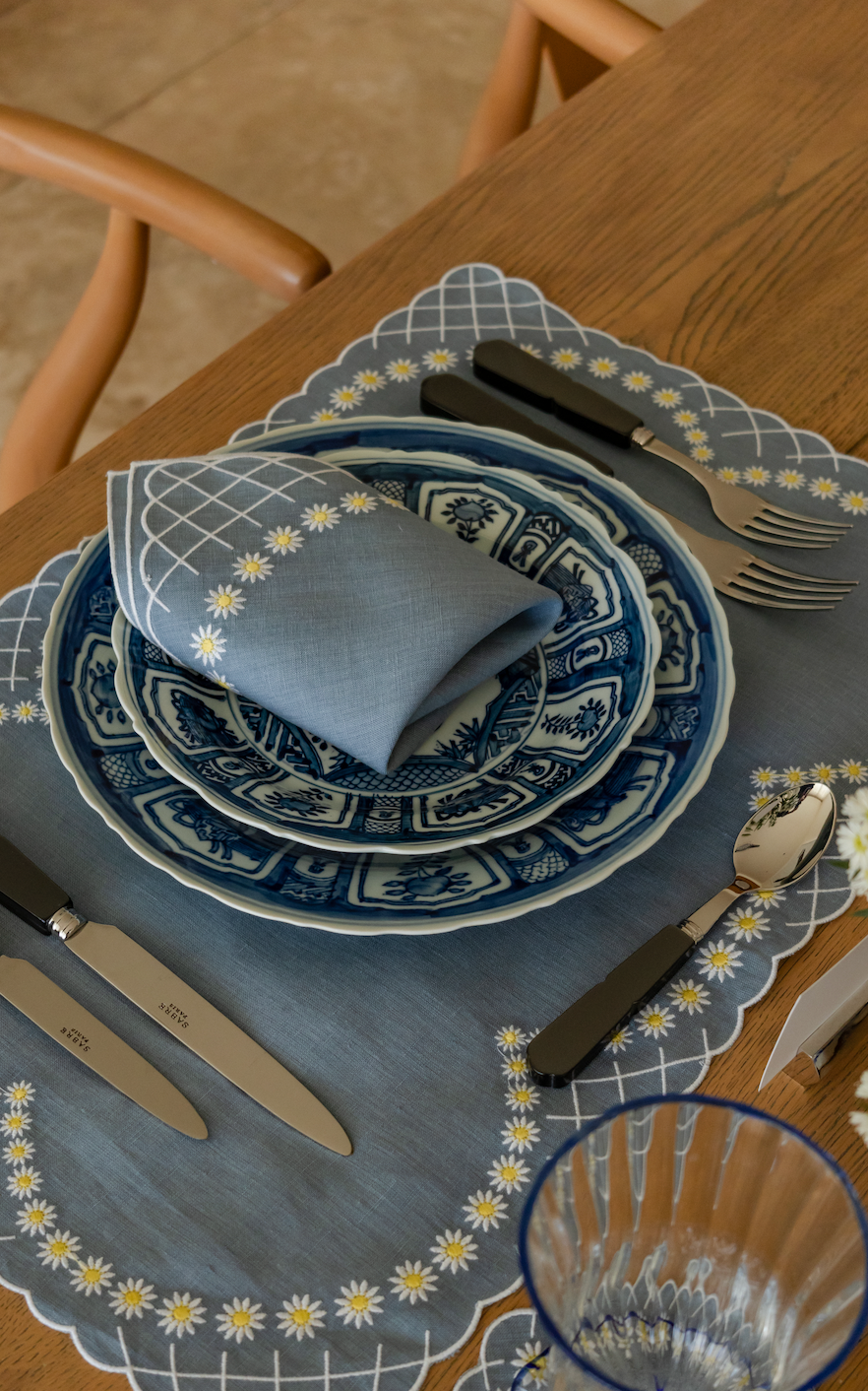 Daisy Dinner Napkin in Blue