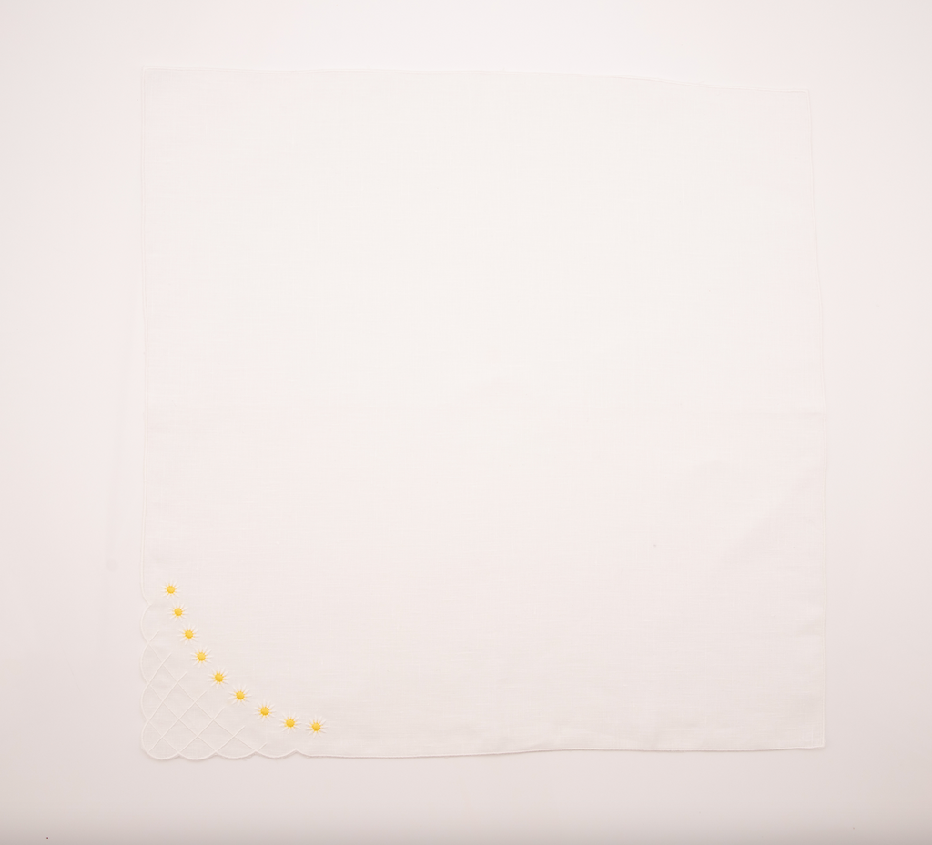 Daisy Dinner Napkin in White