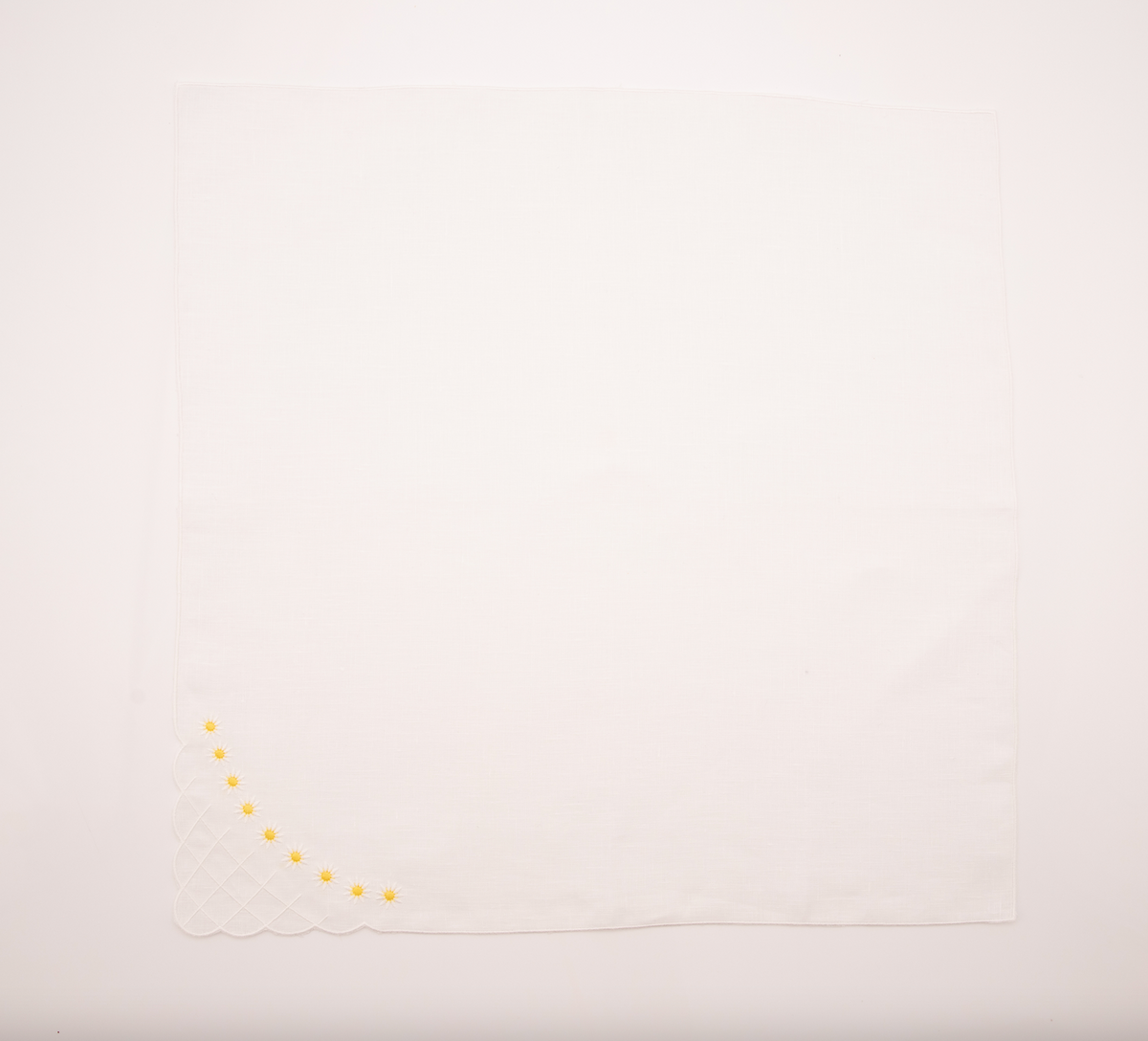 Daisy Dinner Napkin in White