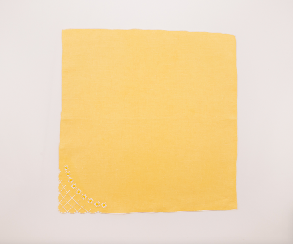 Daisy Dinner Napkin in Yellow