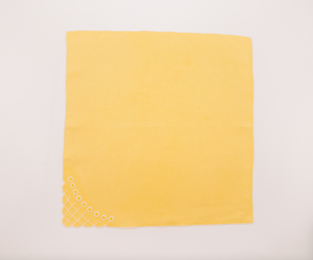 Daisy Dinner Napkin in Yellow