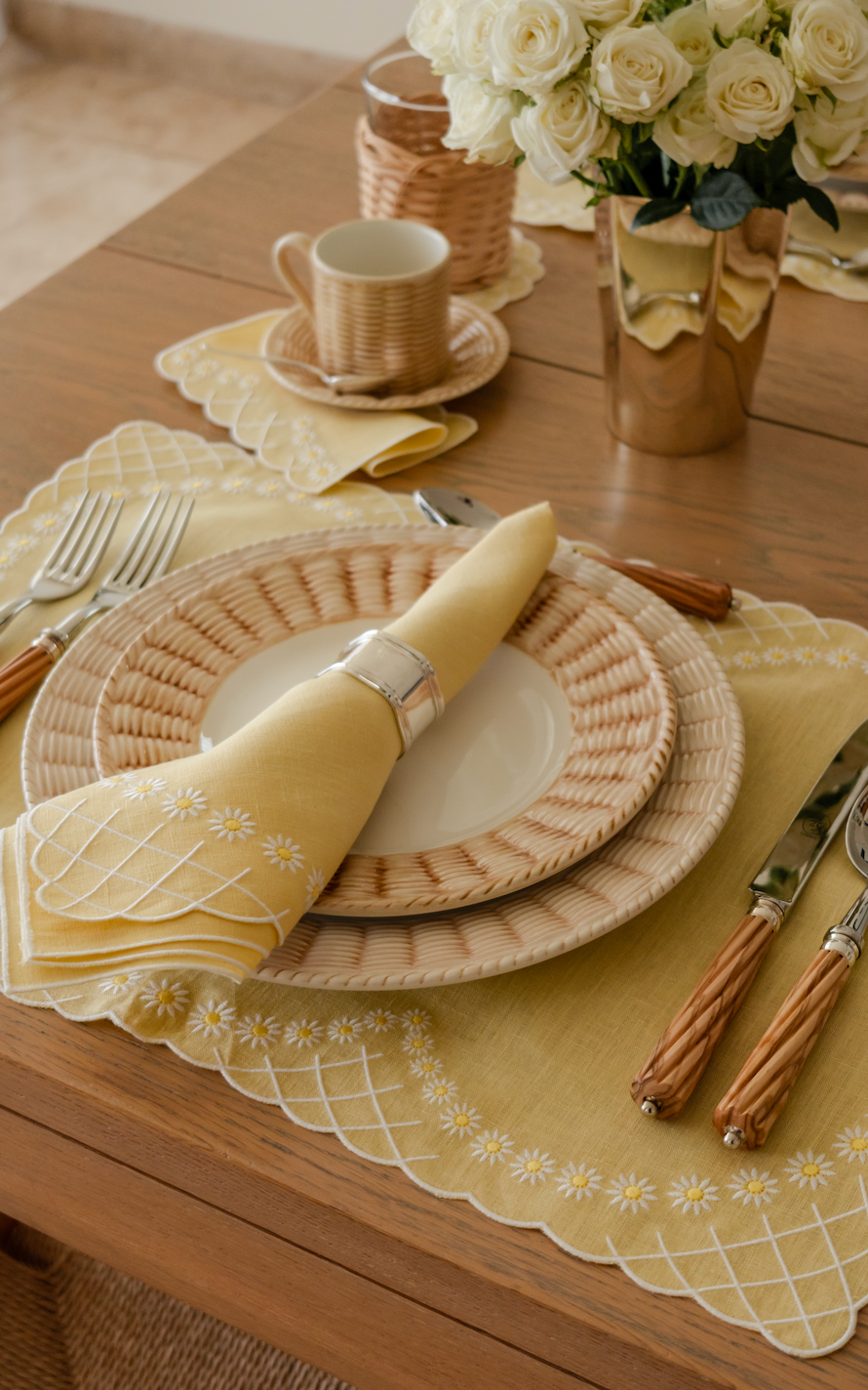 Daisy Dinner Napkin in Yellow