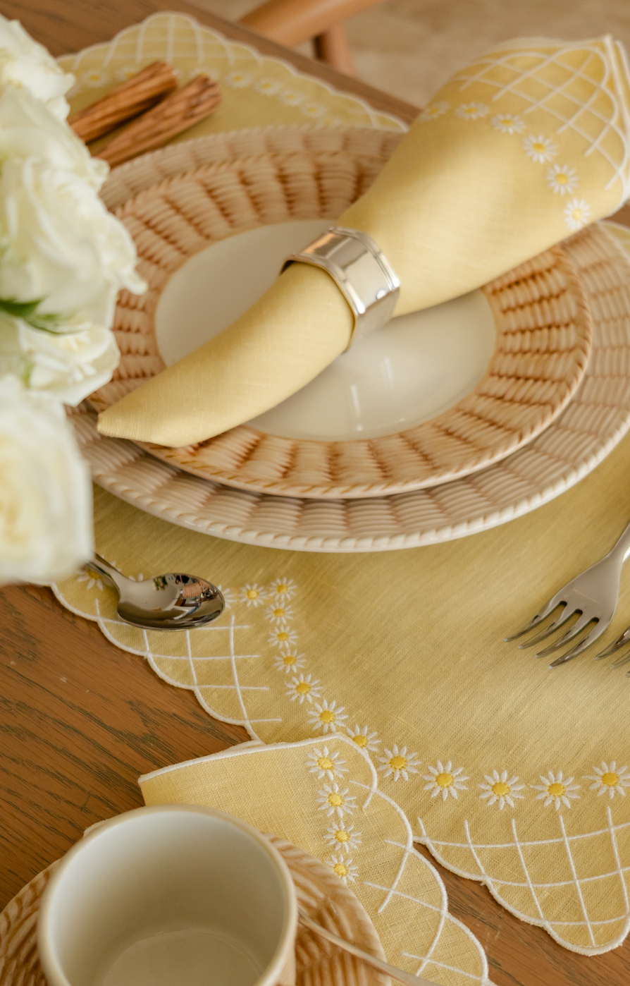 Daisy Dinner Napkin in Yellow