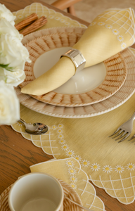 Daisy Dinner Napkin in Yellow