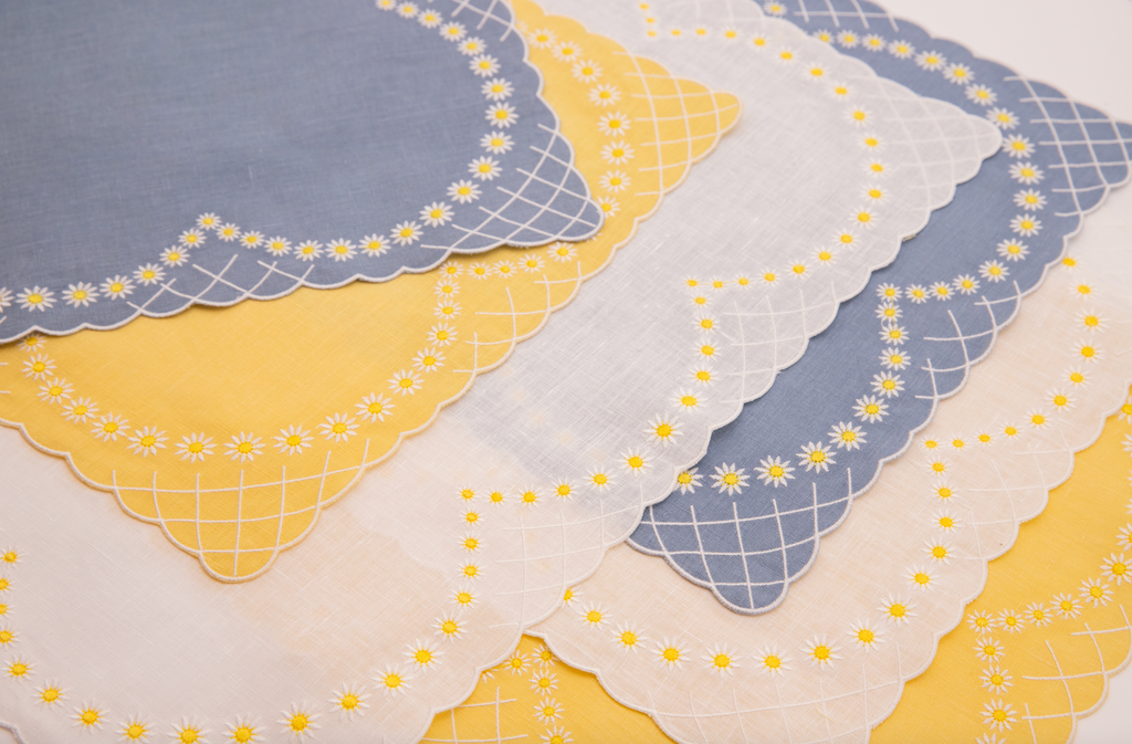 Daisy Placemat in Blue