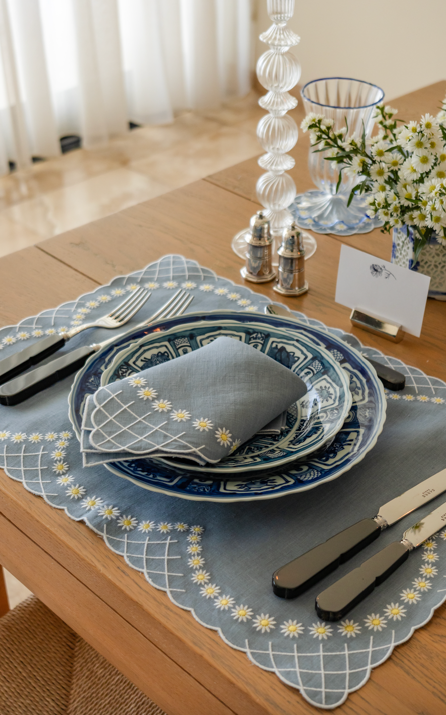 Daisy Placemat in Blue