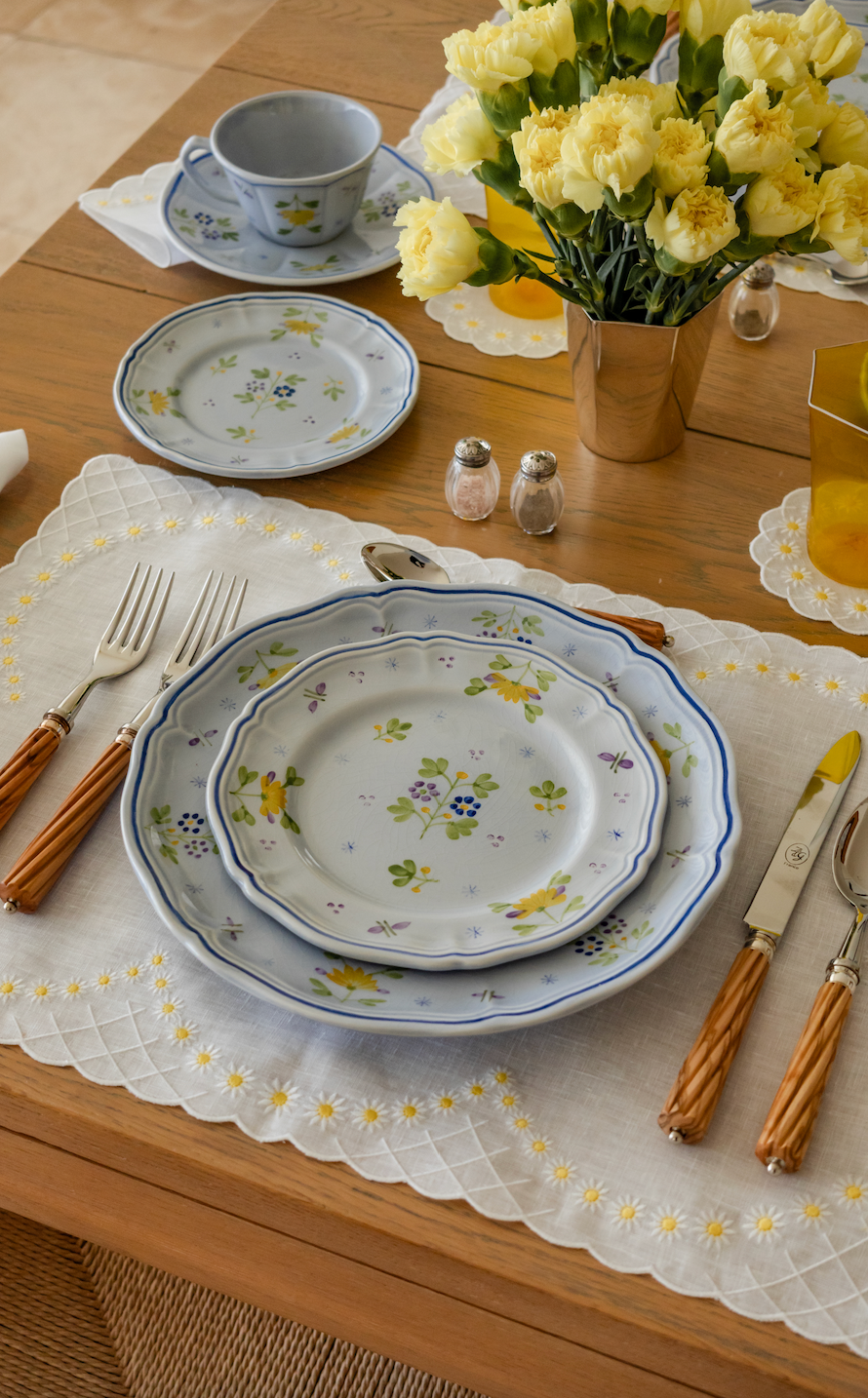 Daisy Placemat in White