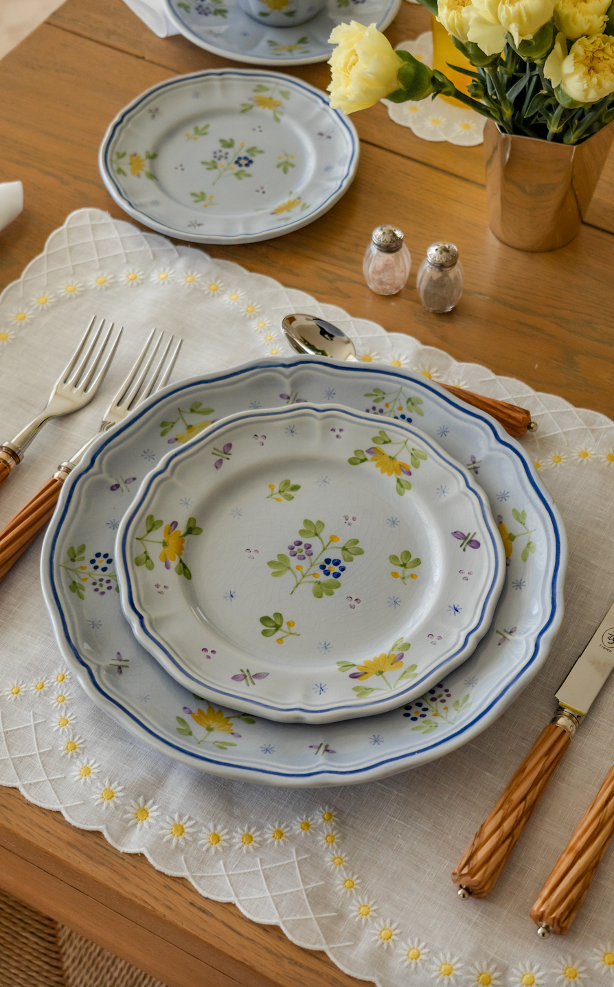Daisy Placemat in White