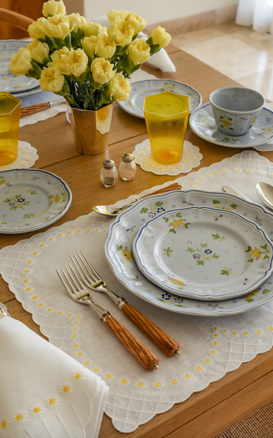 Daisy Placemat in White