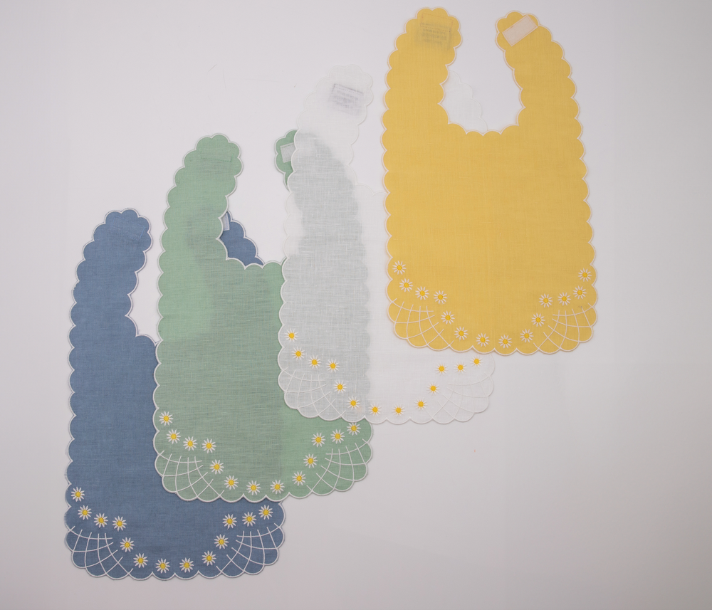 Daisy Bib in White