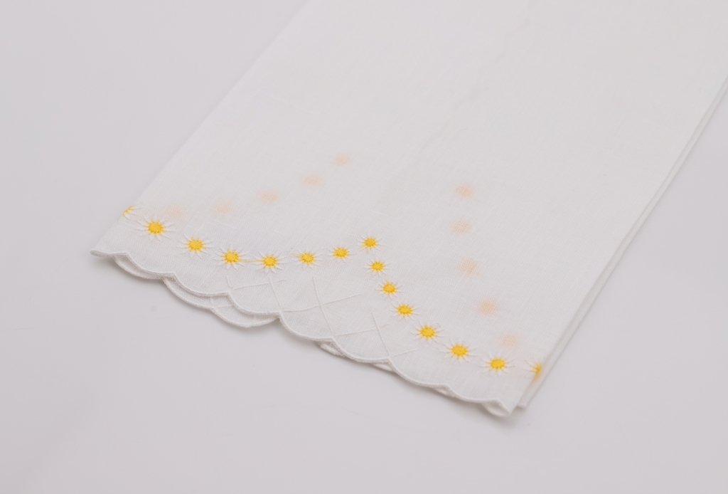 Daisy Guest Towel in White