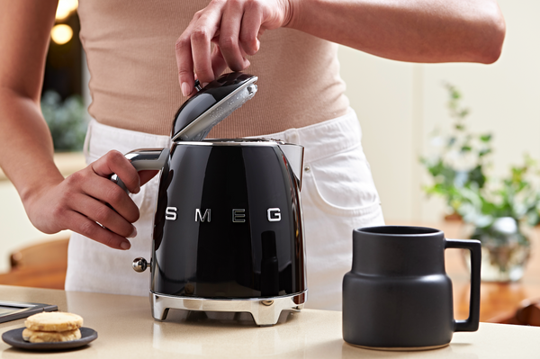 Mini Kettle KLF05 in Black Over The Moon