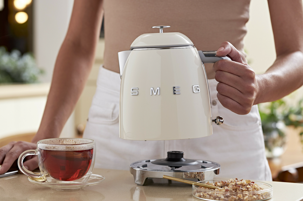 Smeg Cream Retro Electric sale Tea Kettle