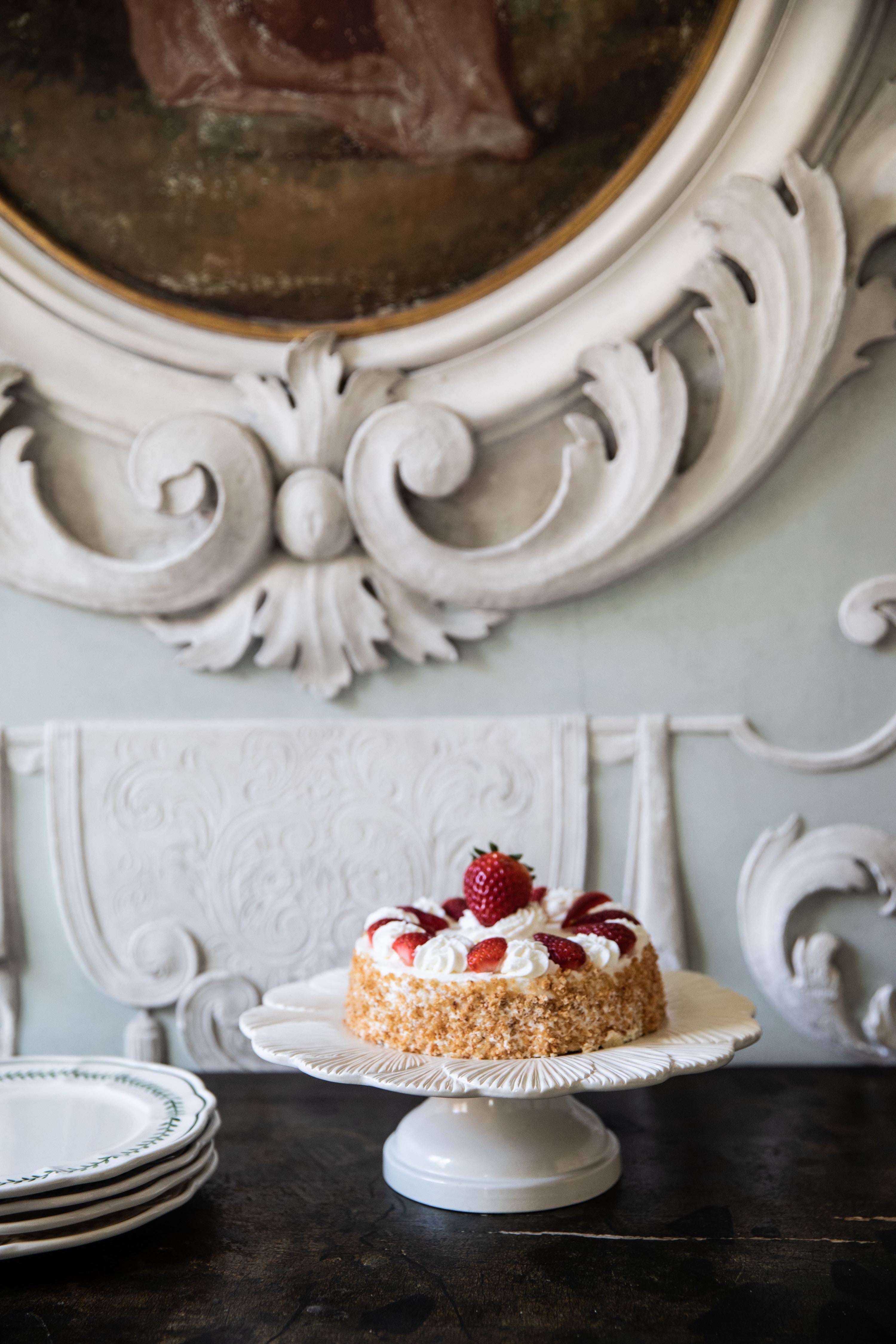 Laguna Cake Stand, Linen - Skye McAlpine Tavola