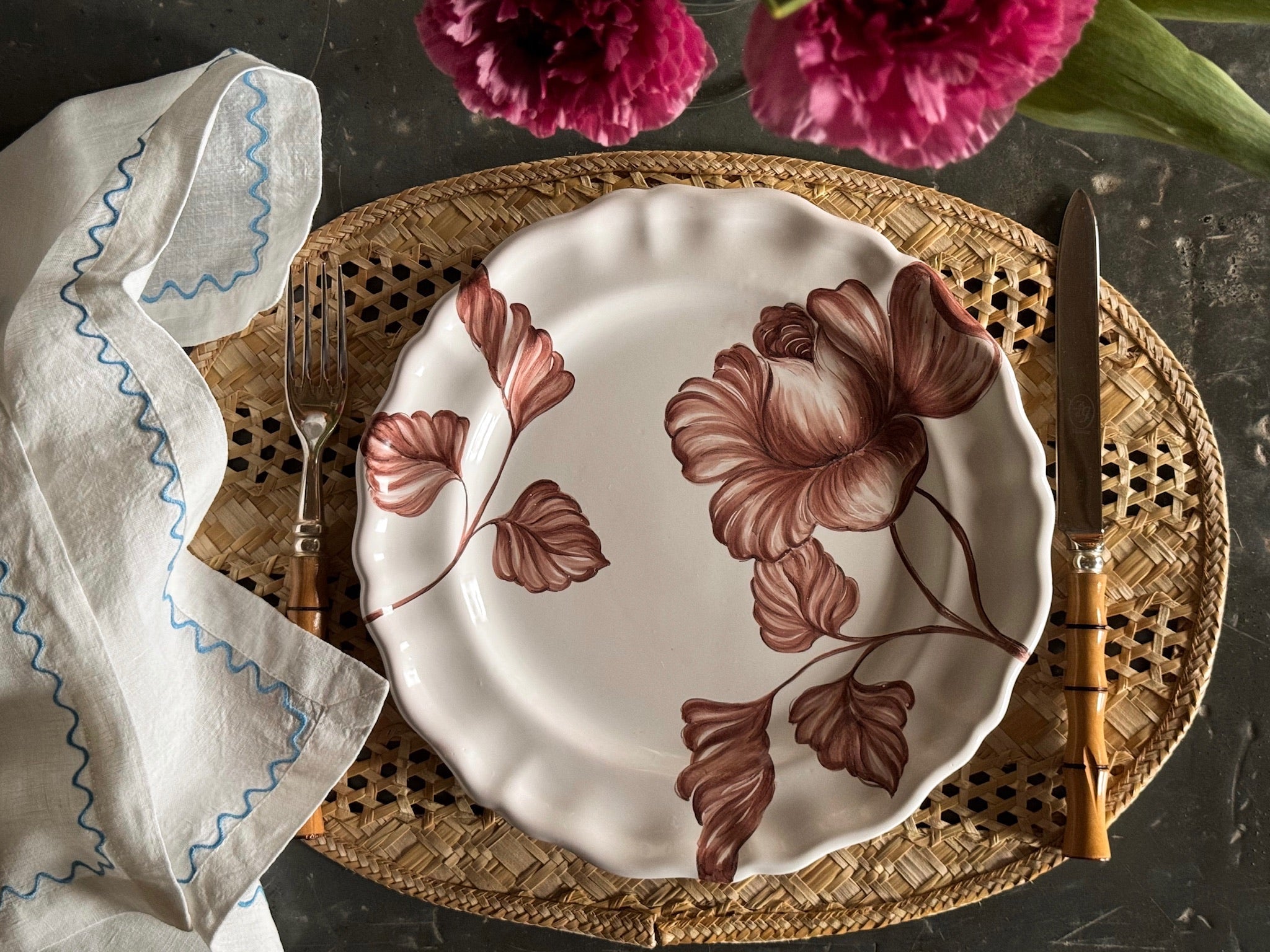 Cama√Øeu Grande Dinner Plate, Chocolat