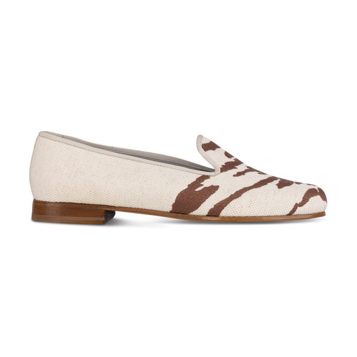 Side view of Tigre Espresso Linen Slipper showcasing tiger embroidery and stacked wooden heel on white background