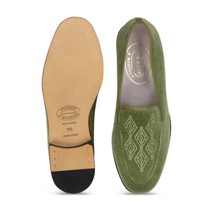 Top and sole views of the Men’s Lattice Sage Venetian in green velvet with lattice embroidery on a white background