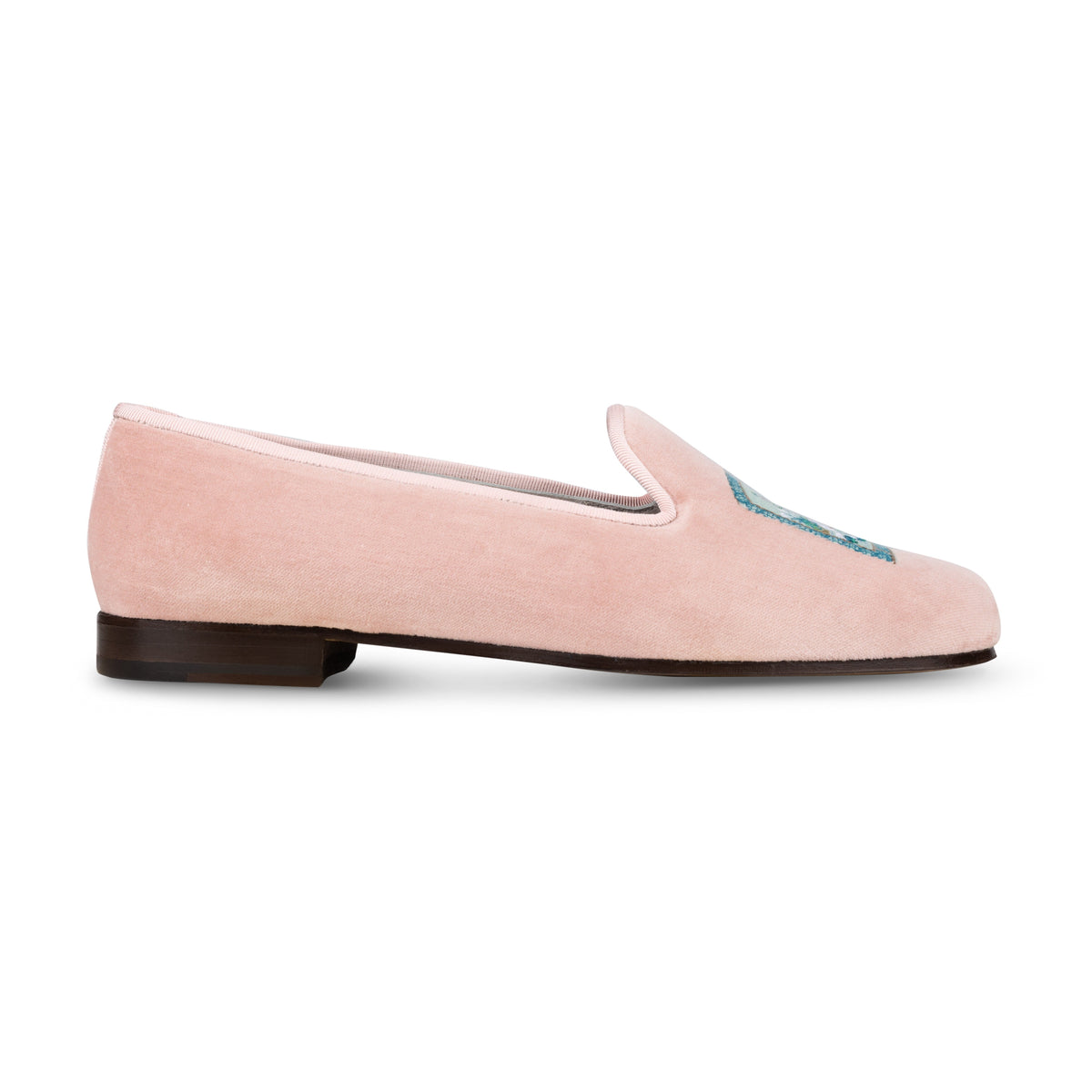 Side view of Paradiso Vignette blush slipper showcasing blush velvet and embroidered tropical motif on a white background