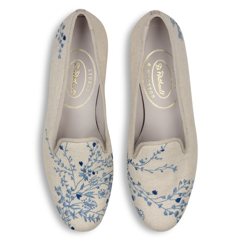 Top view of Fleurs Flax linen slipper showing blue floral embroidery on beige linen upper