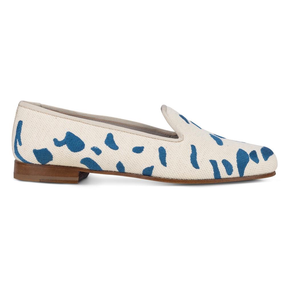 Side view of Alizee flax linen slipper with blue abstract spots and low stacked wooden heel on white