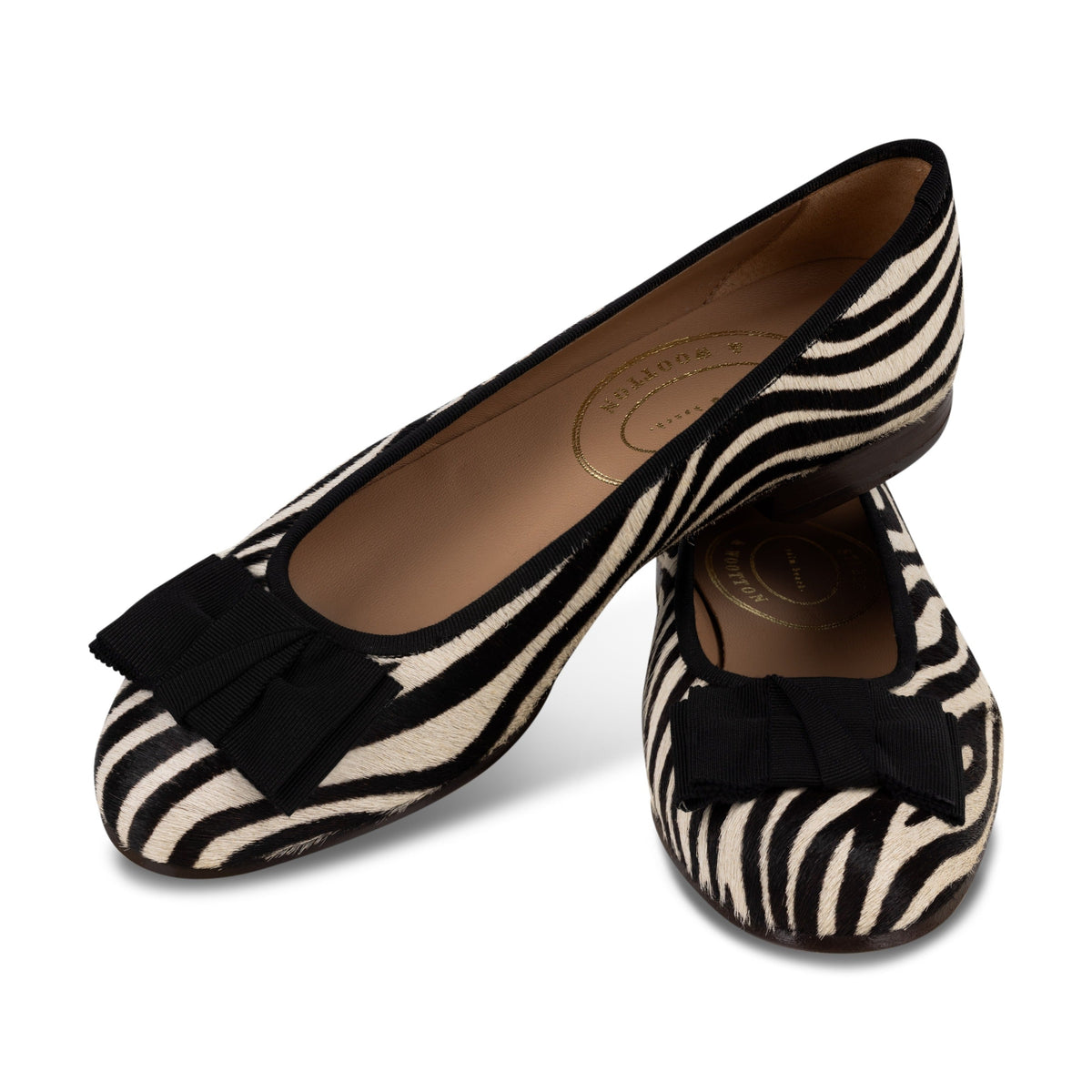 Our Stripes Noir Leather Ballerina (Woman) item is photographed here against a white background.