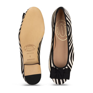 Our Stripes Noir Leather Ballerina (Woman) item is photographed here against a white background.