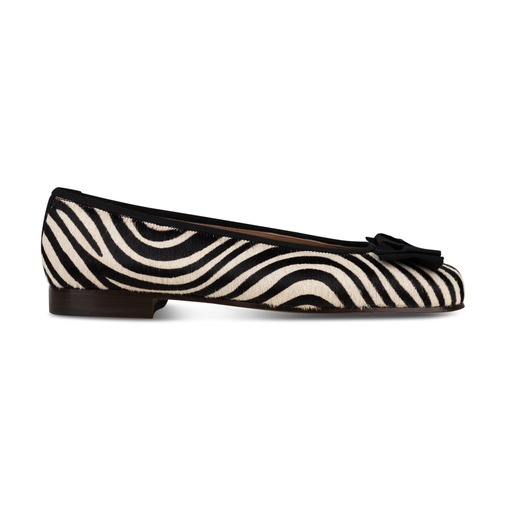 Our Stripes Noir Leather Ballerina (Woman) item is photographed here against a white background.