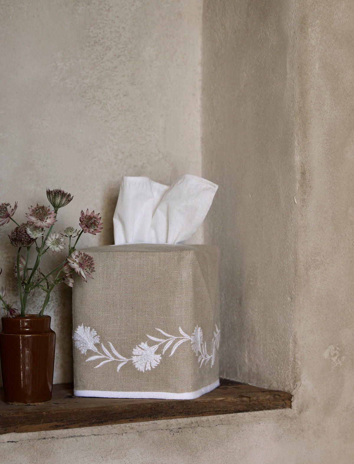 Daphne Tissue Box Cover in Oat/White