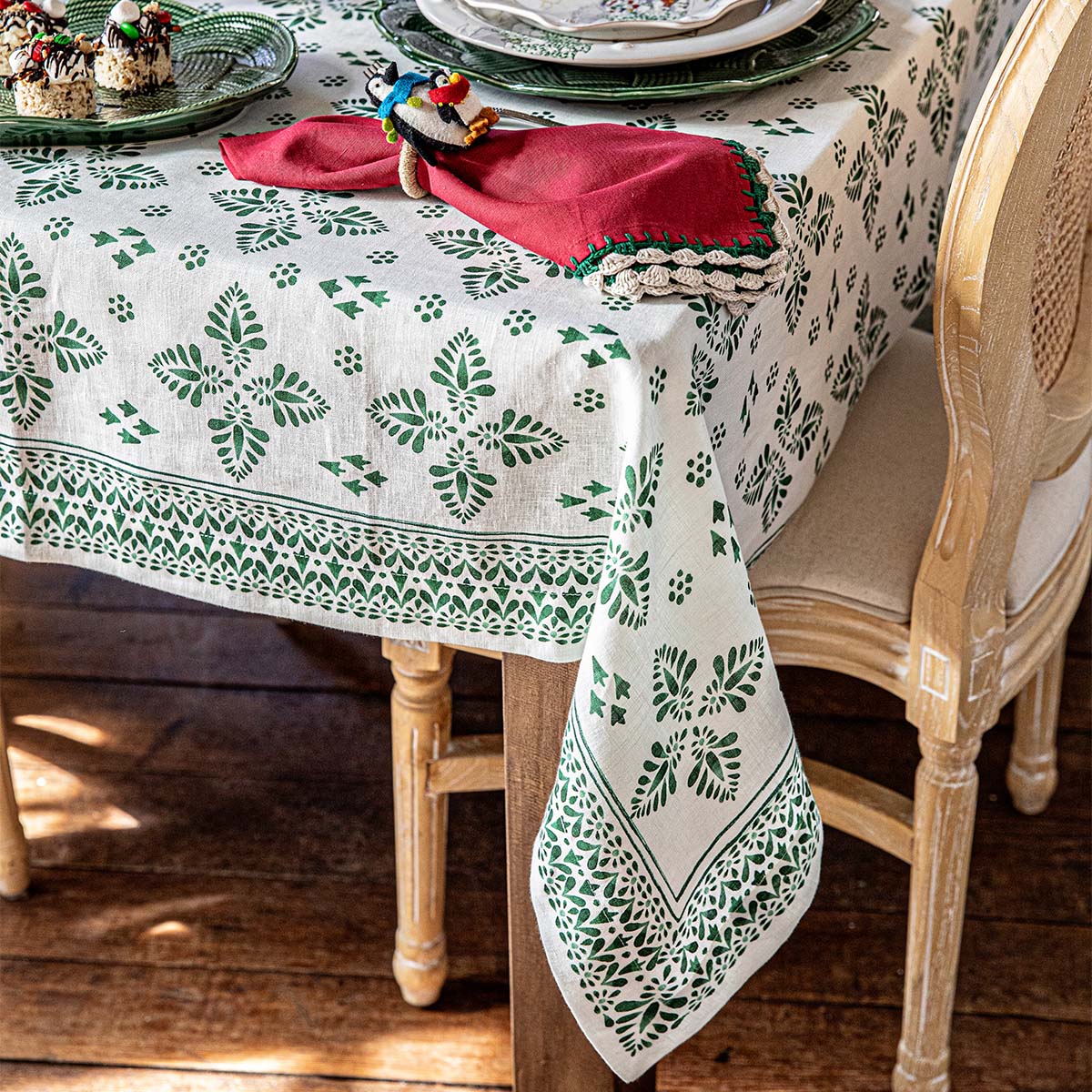 Iberian Border 60" x 120" Tablecloth in Evergreen