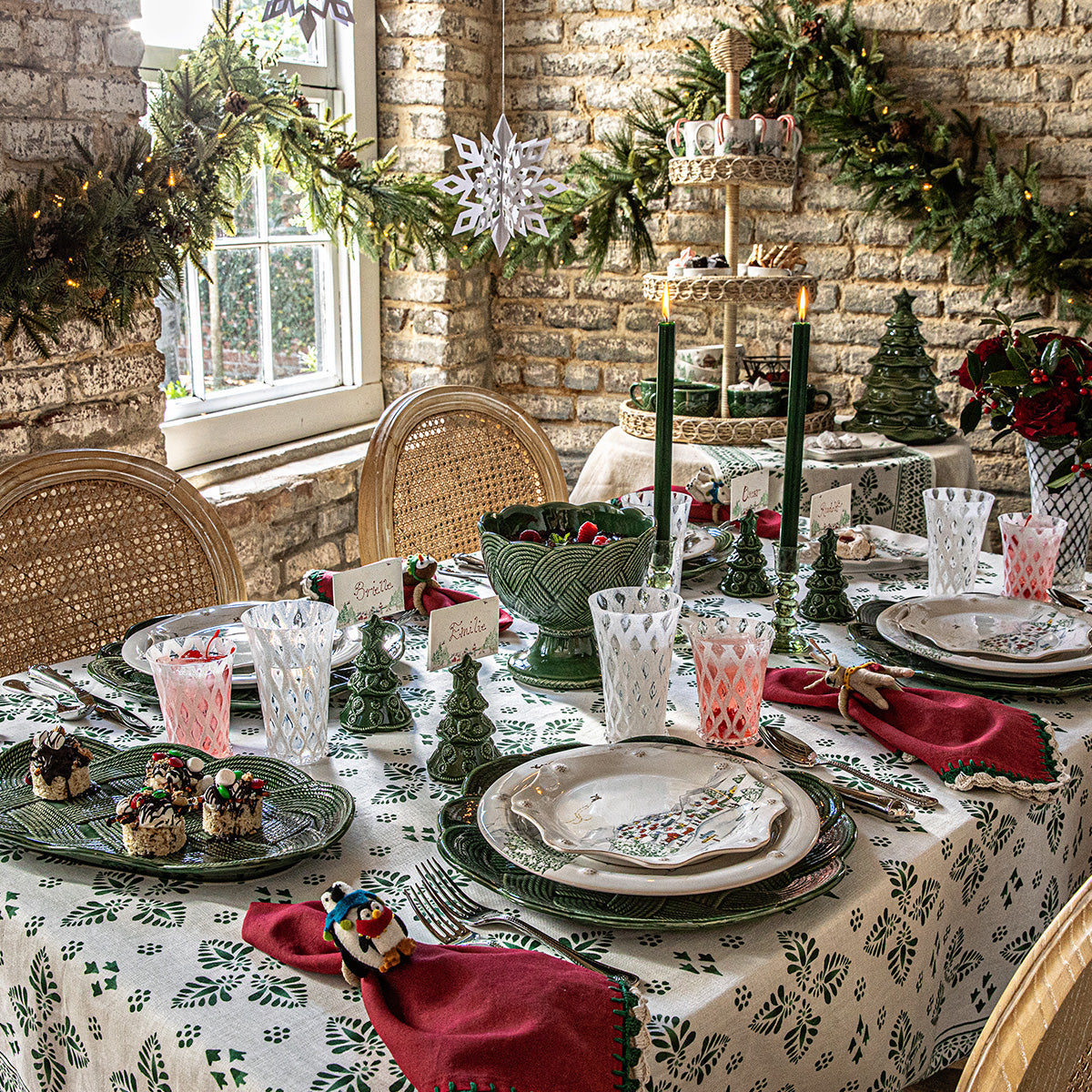 Iberian Border 60" x 120" Tablecloth in Evergreen