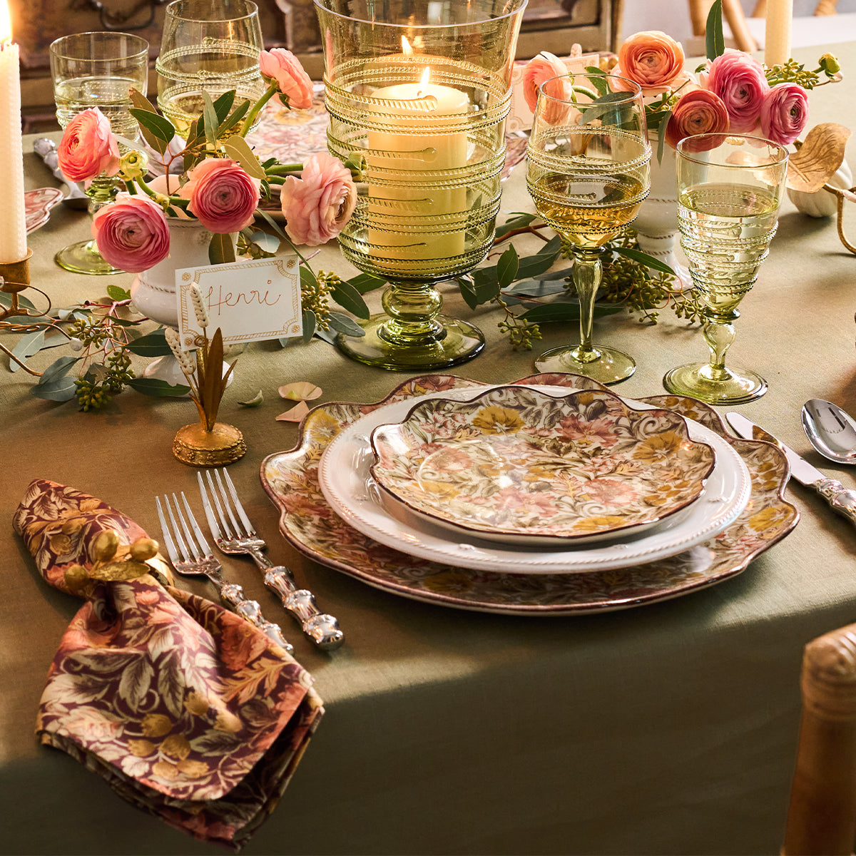 Berry Scallop 60" x 120" Tablecloth in Sage