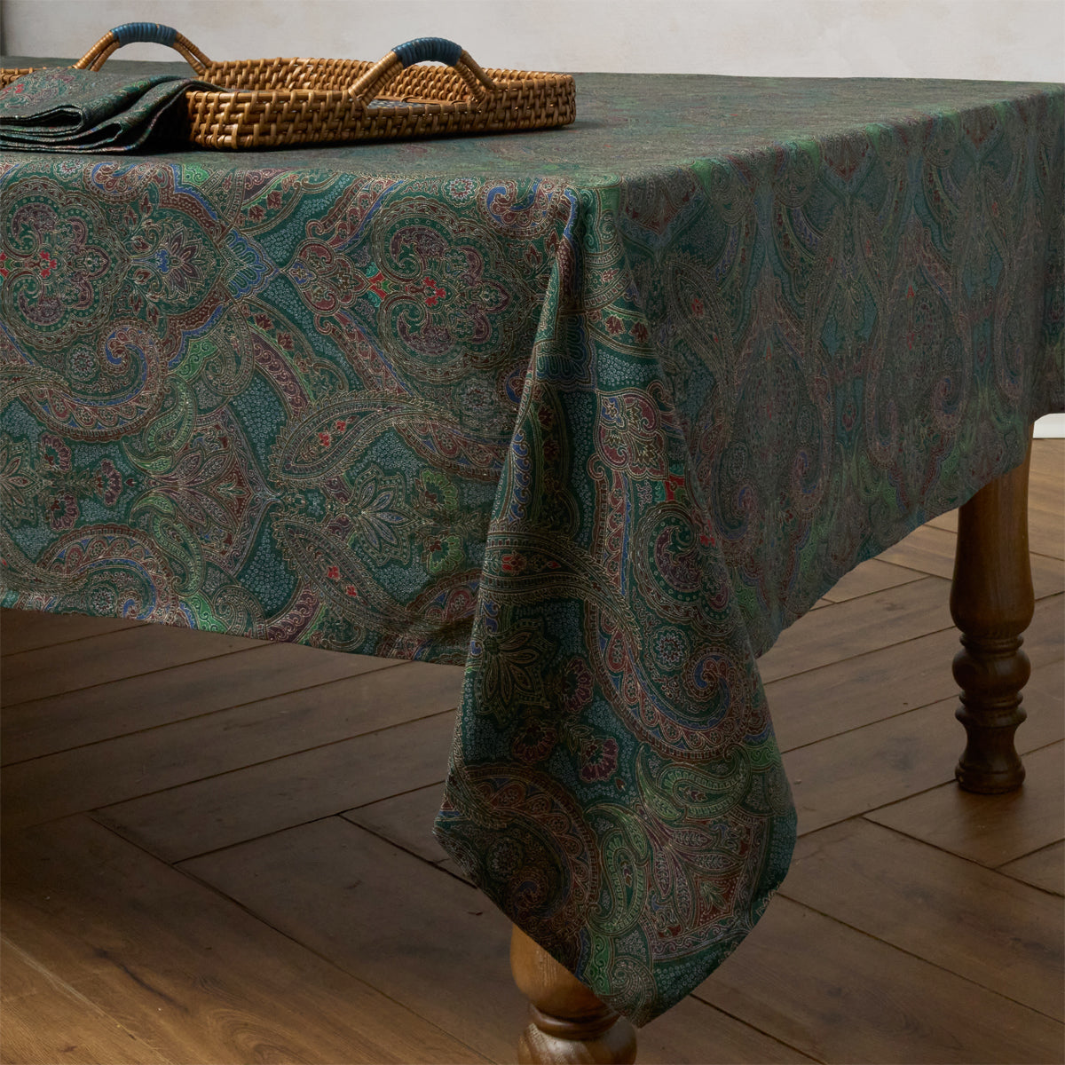 Paisley 60" x 120" Tablecloth in Evergreen