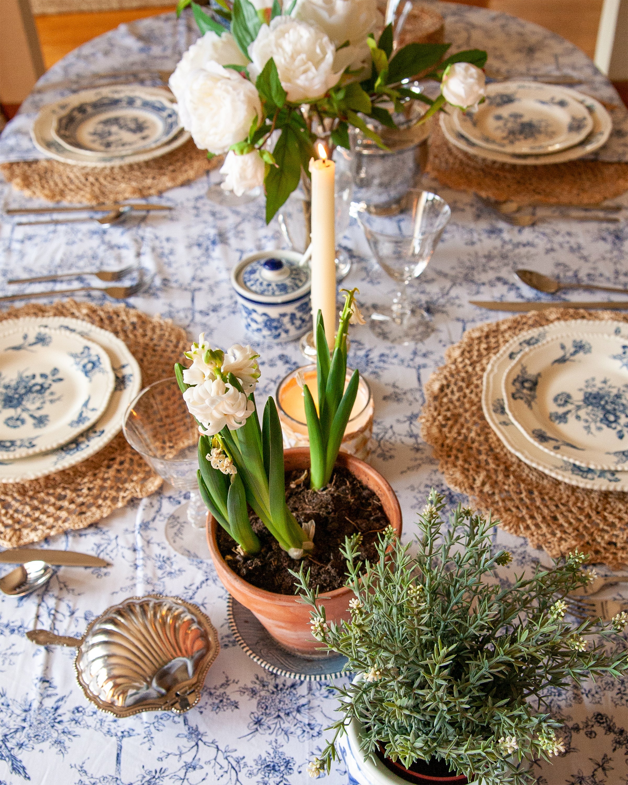 Signature Twill Tablecloth in Timeless Toile