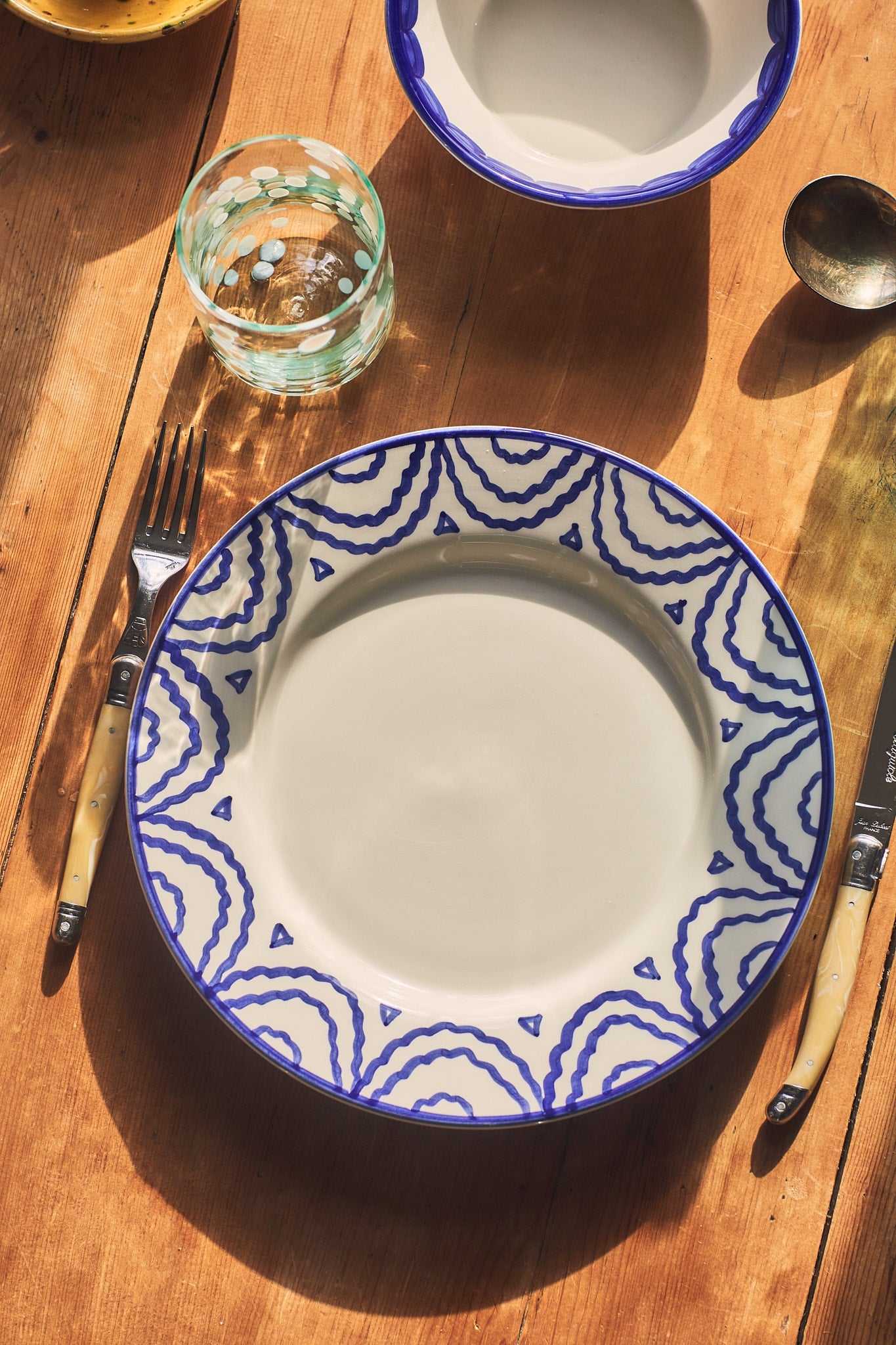 Late Afternoon Blue Tabla Dinner Plate with Laguiole Cutlery