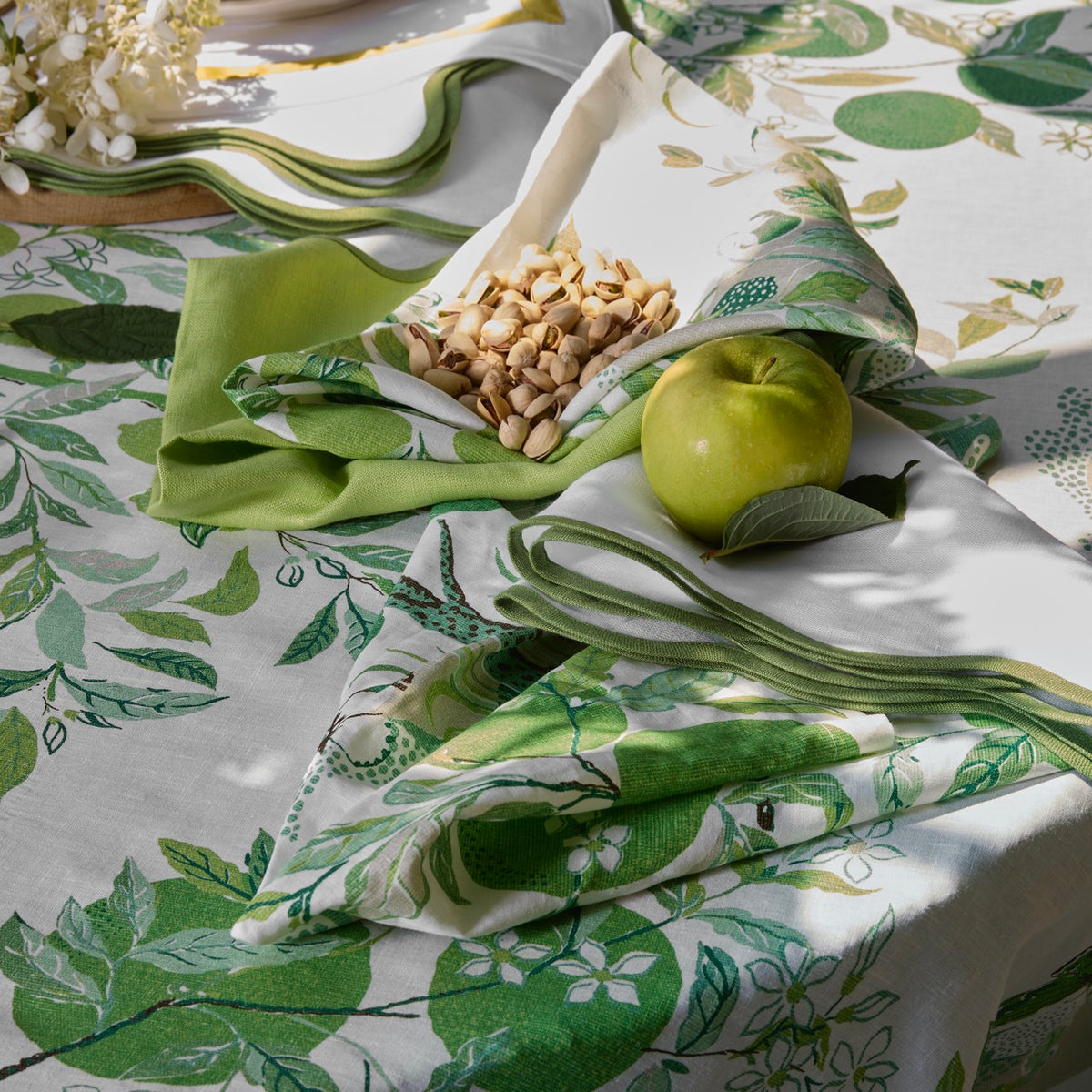 Matouk Schumacher Citrus Garden Tablecloth in Grass