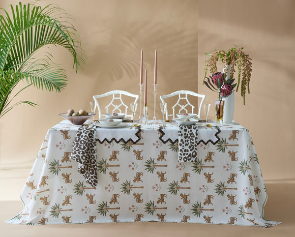 虎の巻物 Matouk Schumacher Tiger Palm Tablecloth | Over The Moon