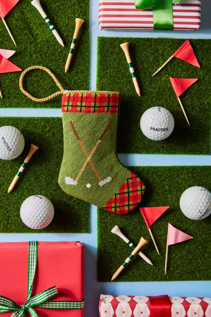 Tee Time Tidings in Golf Clubs