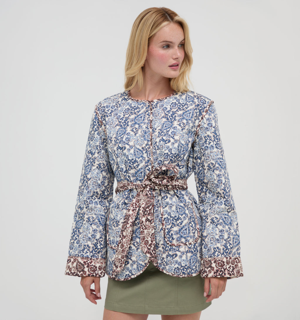 The Aspen Jacket in Chedworth Paisley Blue