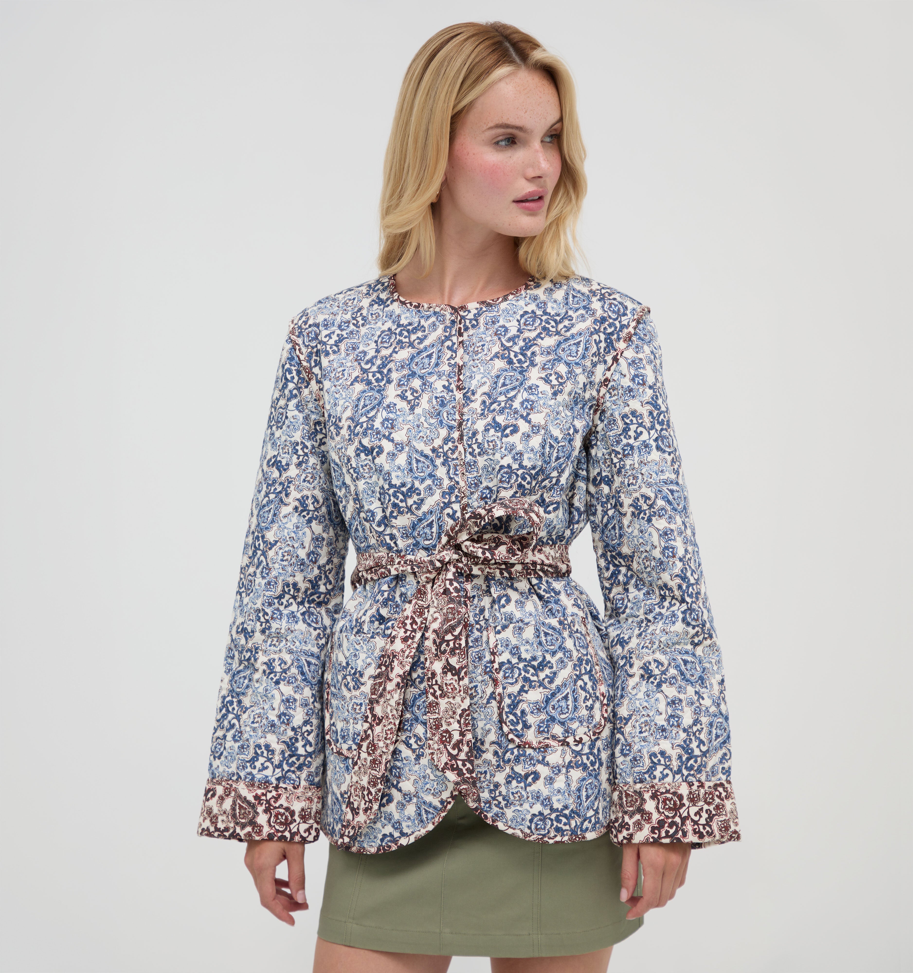The Aspen Jacket in Chedworth Paisley Blue