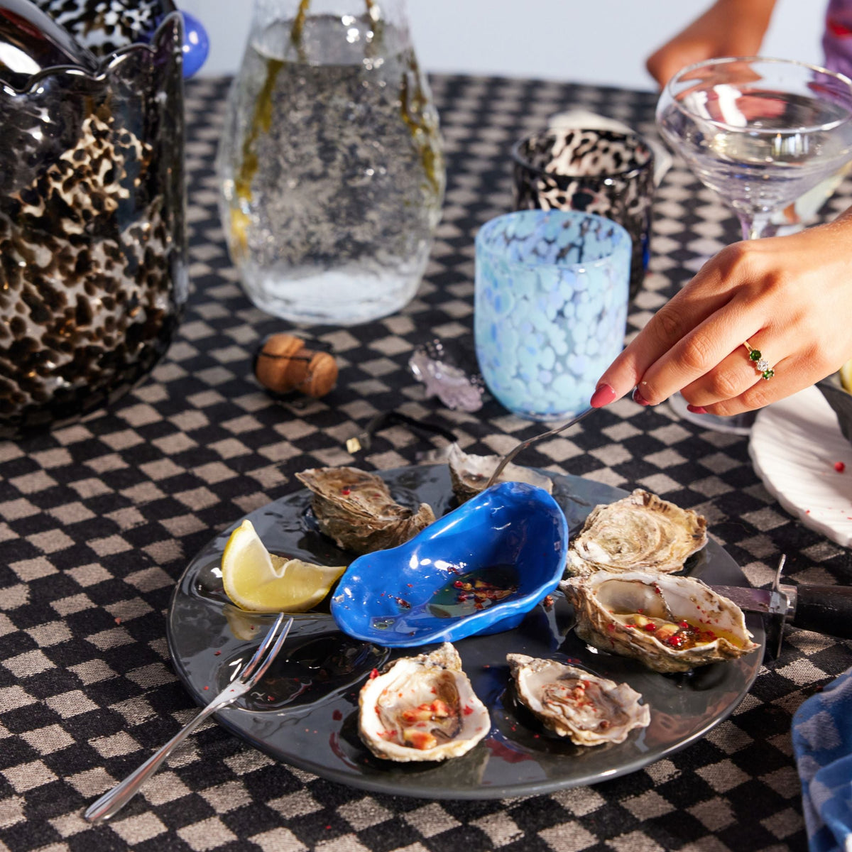 Oyster Serving Plate in Black