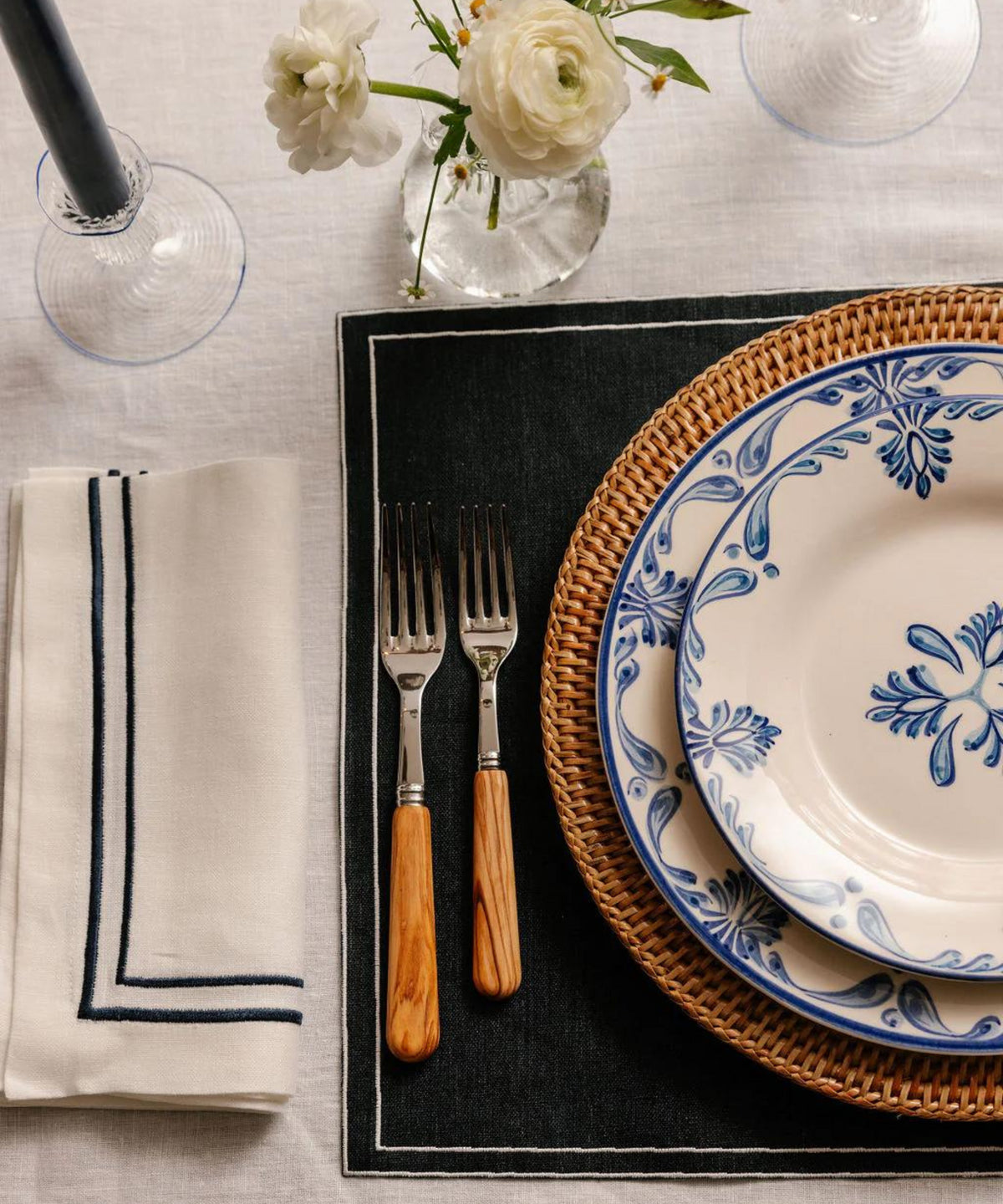 Rebecca Udall Sophie Classic Two Cord Napkin with Classic Linen Tablecloth