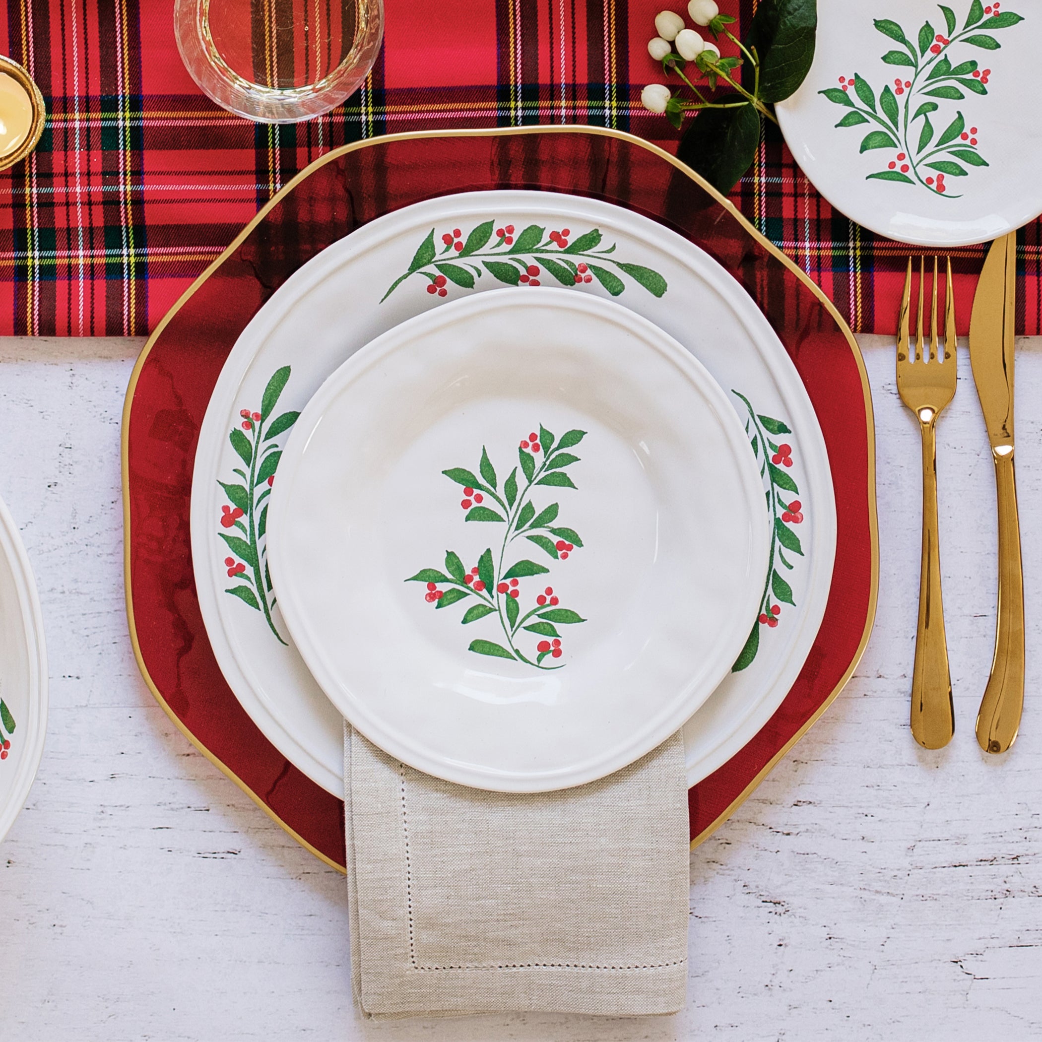Aria Holiday Salad Plate in Green