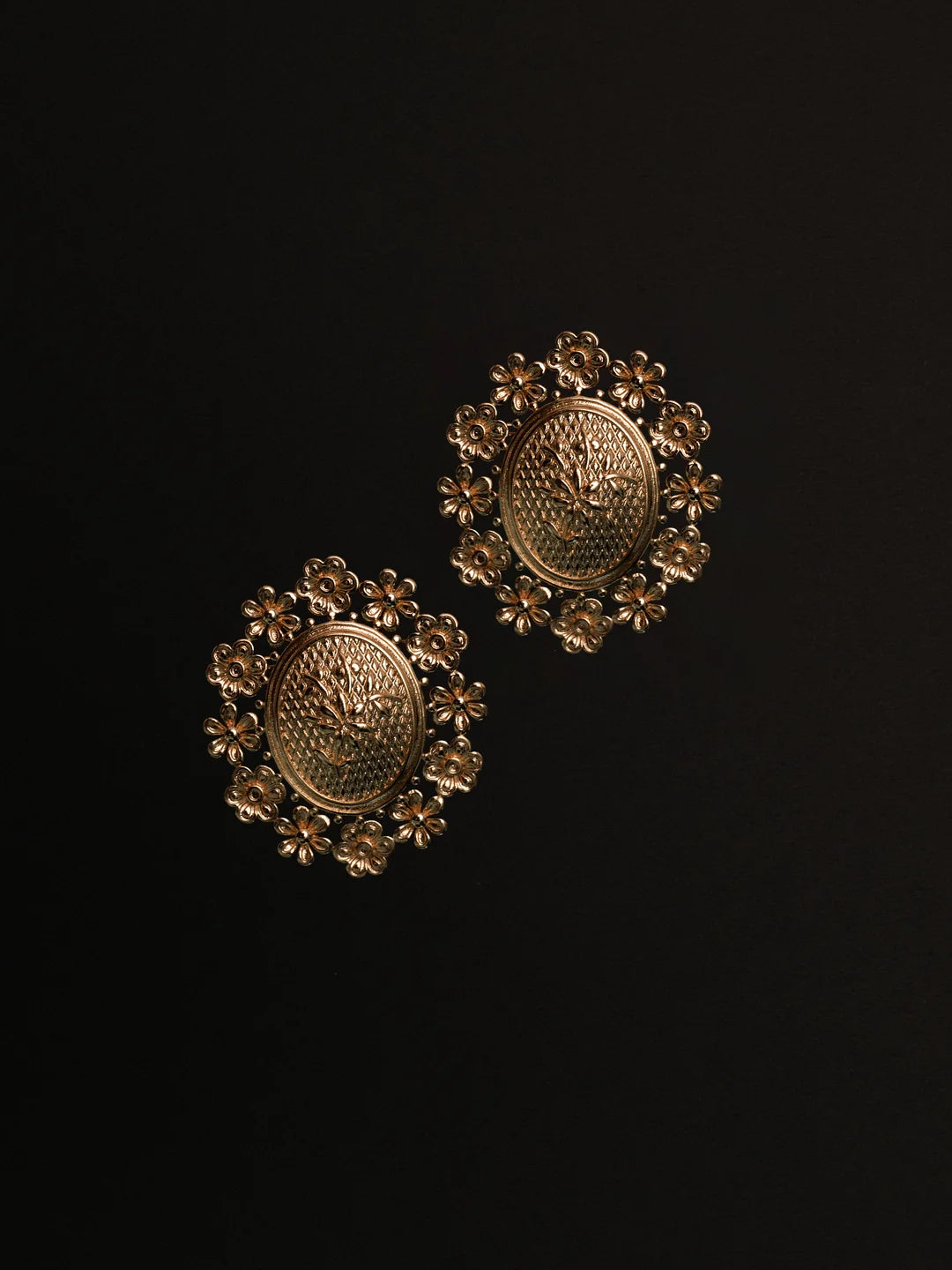 The Floral Motif Earrings in Gold