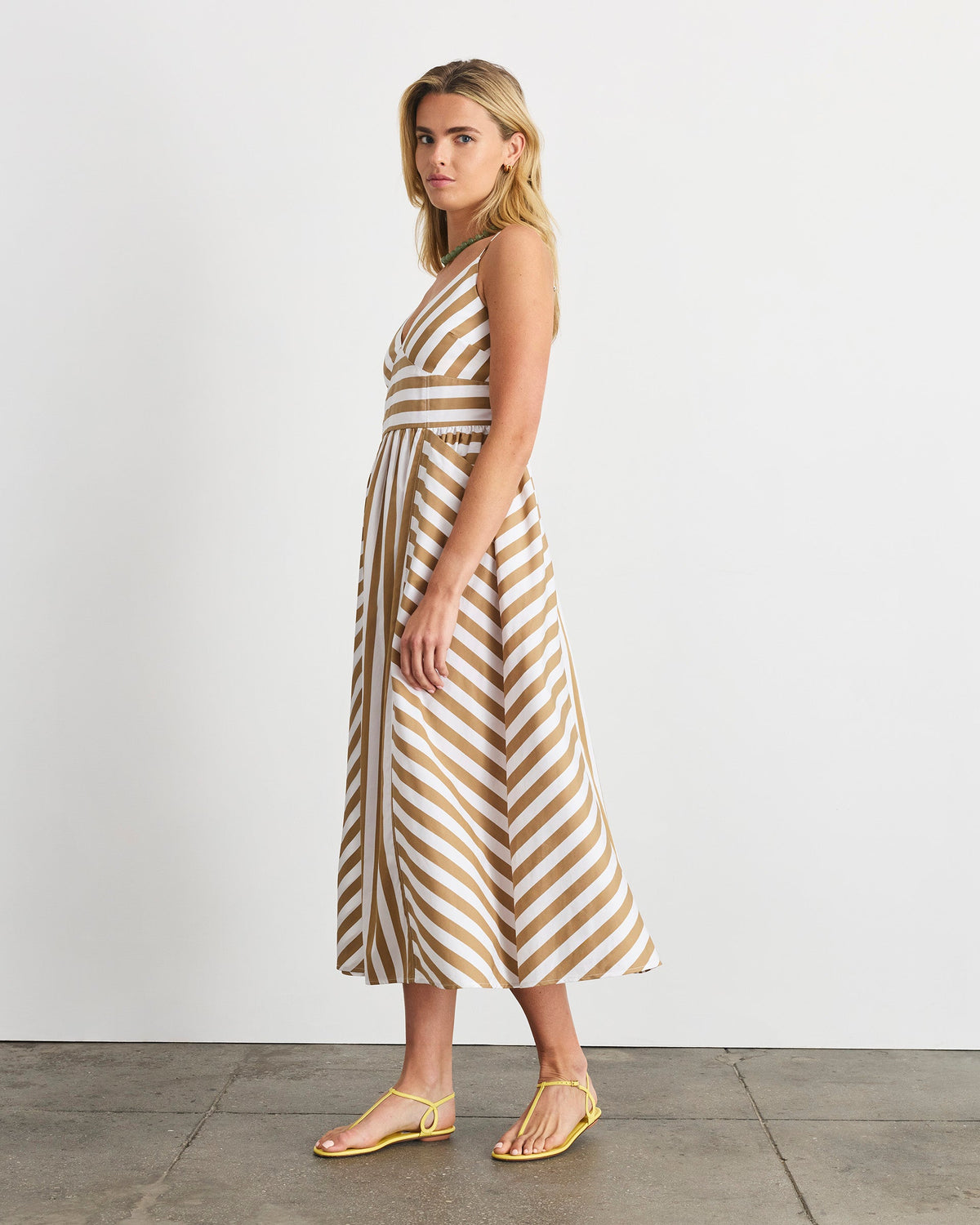 Vivien Dress in Optic White/Dark Khaki