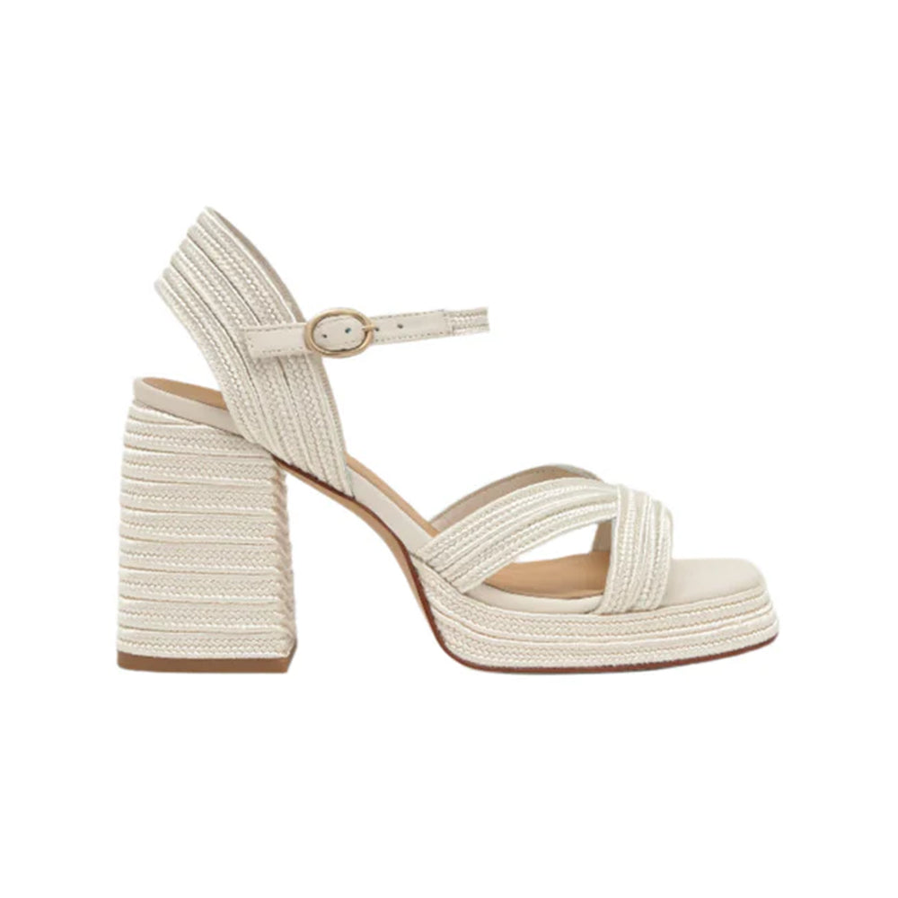 Valle in White