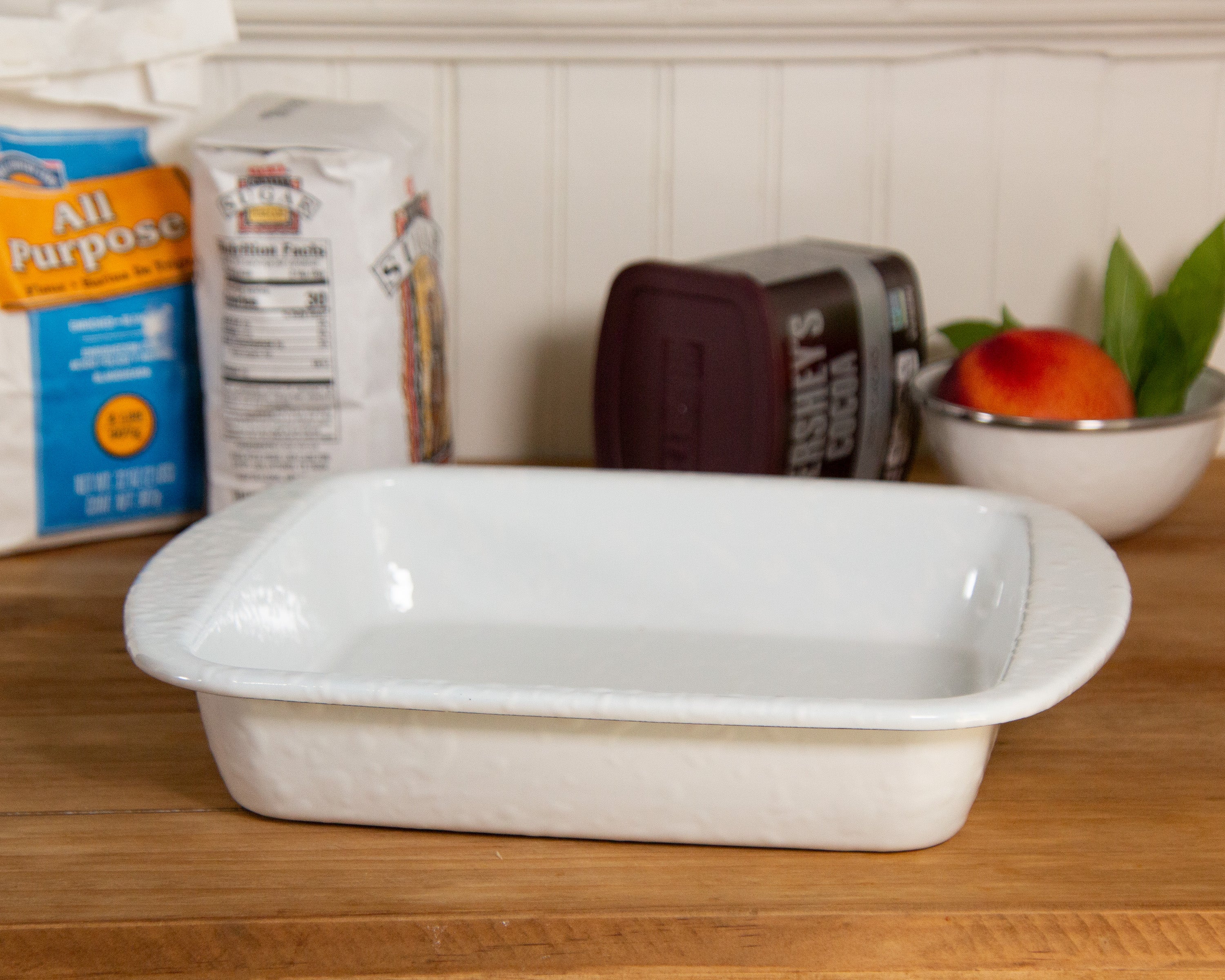 Baking Pan in Solid White