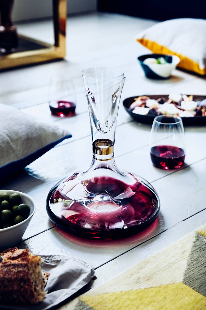 Elegance Carafe Platinum Band