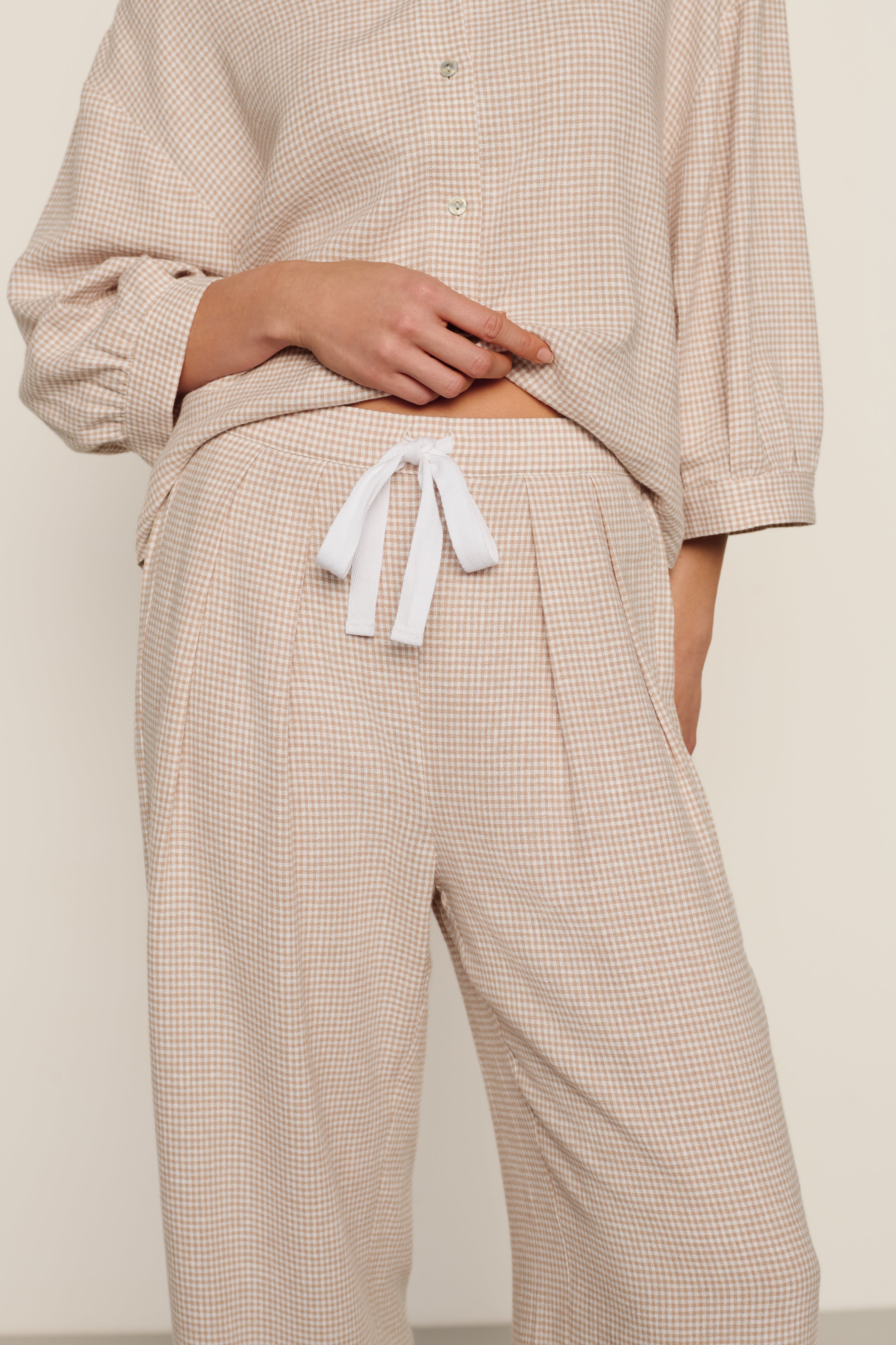 Linen Blend Relaxed Pant in Gingham White/Warm Taupe