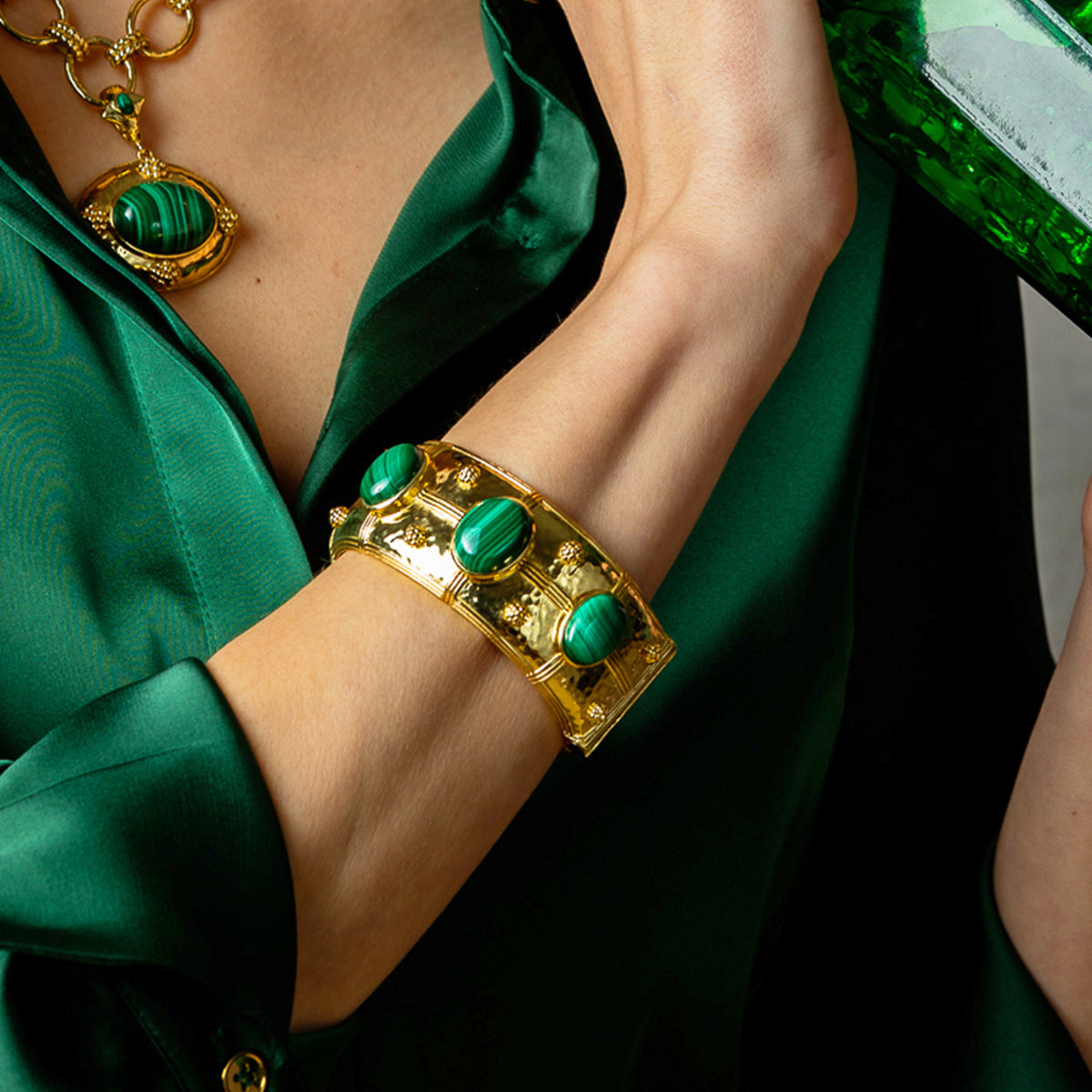 Cleopatra Grande Hinged Bangle in Malachite